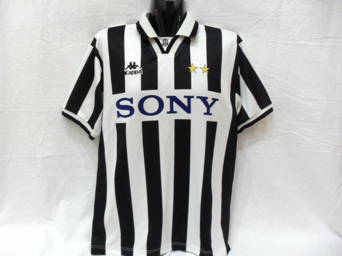Sony i Juventus Turyn oraz Liga Deportiva Alajuelense, Czy wiecie, że... gry wideo często gościły na koszulkach piłkarskich? 