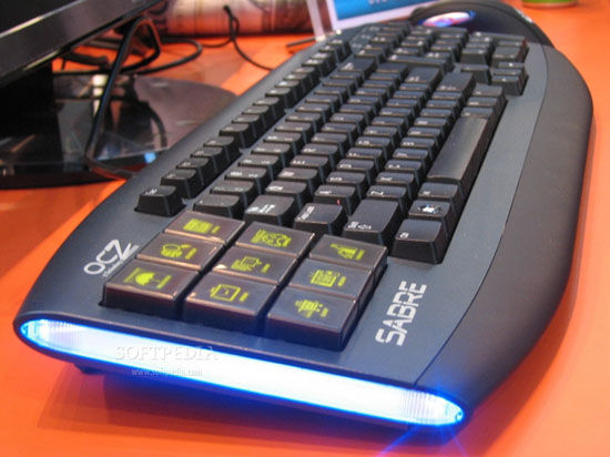 CeBIT 2009: OCZ Sabre - klawiatura podświetlana diodami OLED 