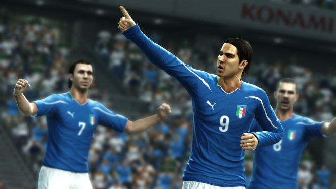 Pro Evolution Soccer 2012 pozwoli nam kierować dwoma zawodnikami jednocześnie