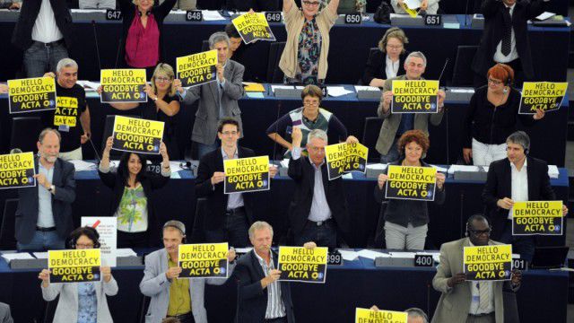 Parlament Europejski odrzuca porozumienie ACTA